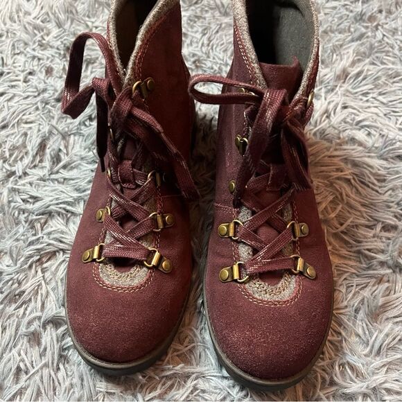 Clarks Faralyn Alpha Aubergine Gorpcore Hiking Boots Water Resistant Size 8.5 - Picture 5 of 5